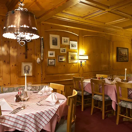 アパート Jaegerhof Serviced Apartements ツェルマット