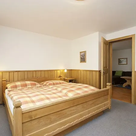 Jaegerhof Serviced Apartements * צרמט